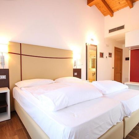 Thai Orchidee Restaurant&Rooms Гарда Екстериор снимка
