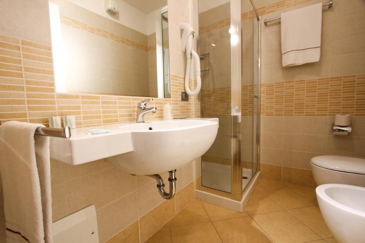 Thai Orchidee Restaurant&Rooms Гарда Екстериор снимка
