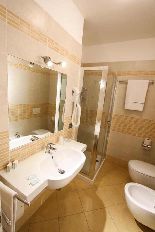 Thai Orchidee Restaurant&Rooms Гарда Екстериор снимка